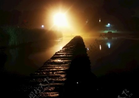 河上夜色图片